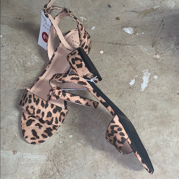 Leopard print flats - Picture 2 of 3